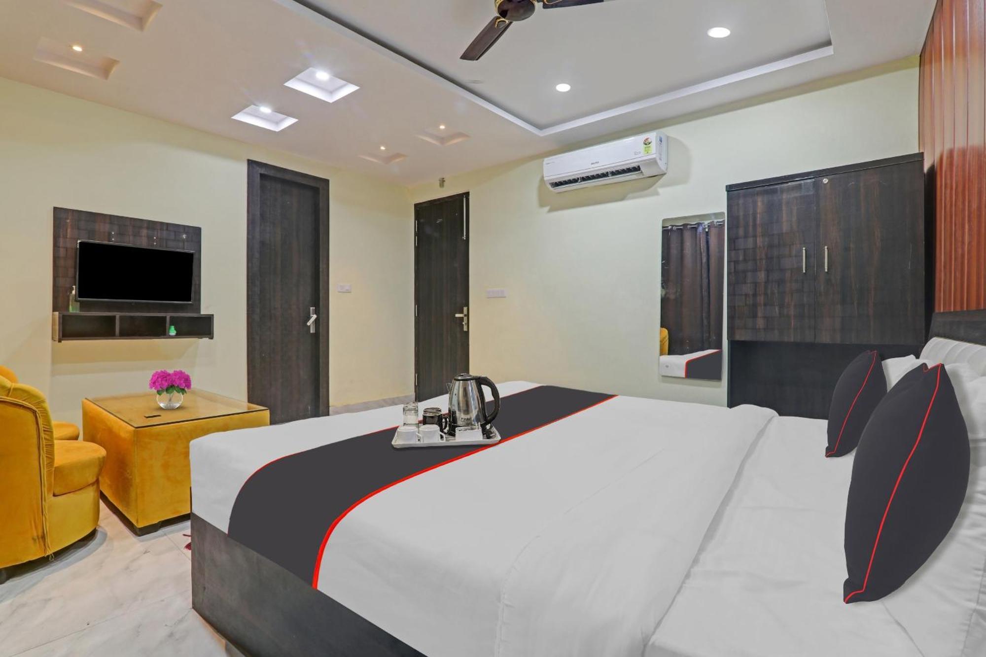 Collection O Srg Hotel Chinhat Exterior photo