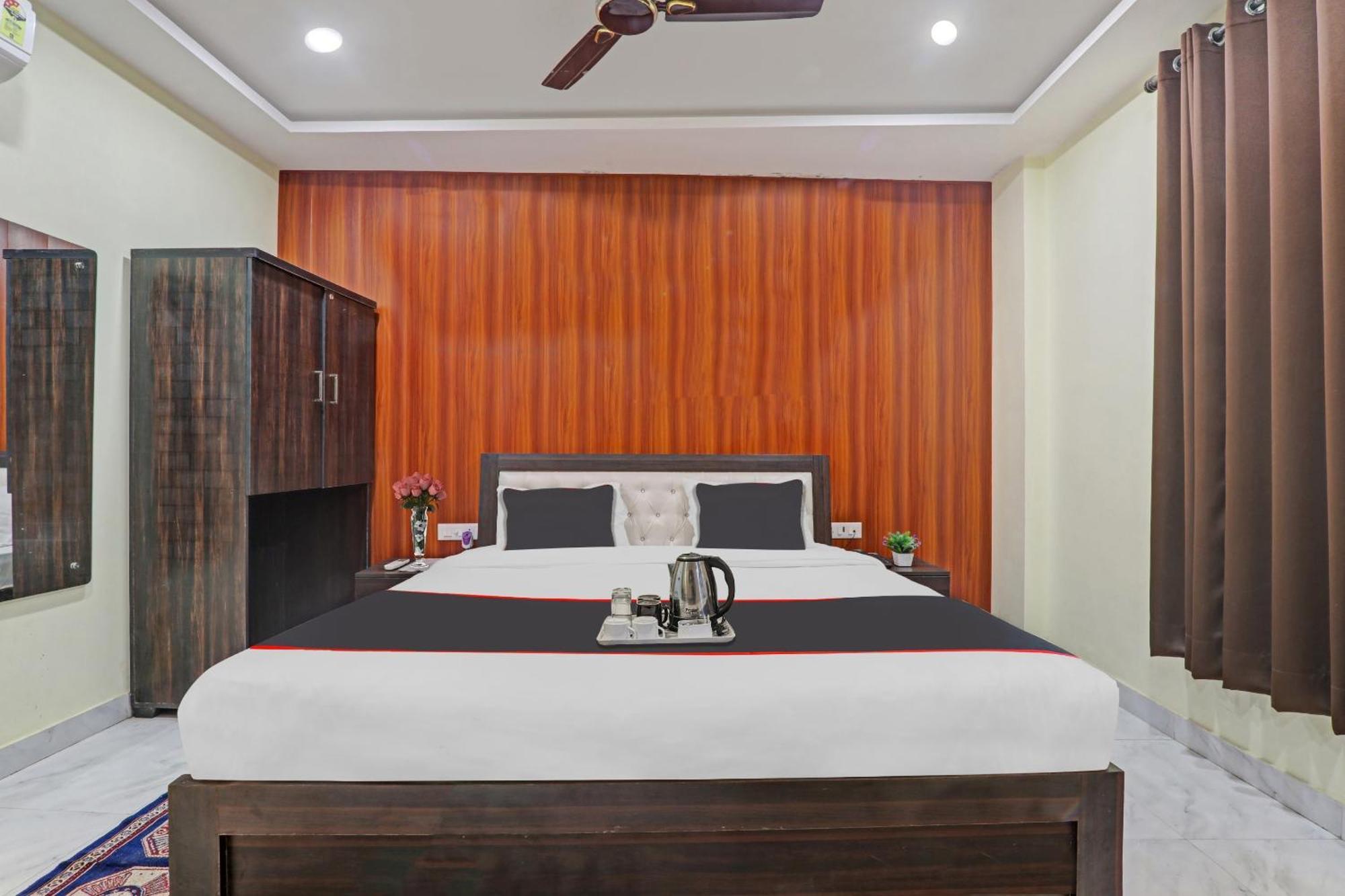 Collection O Srg Hotel Chinhat Exterior photo