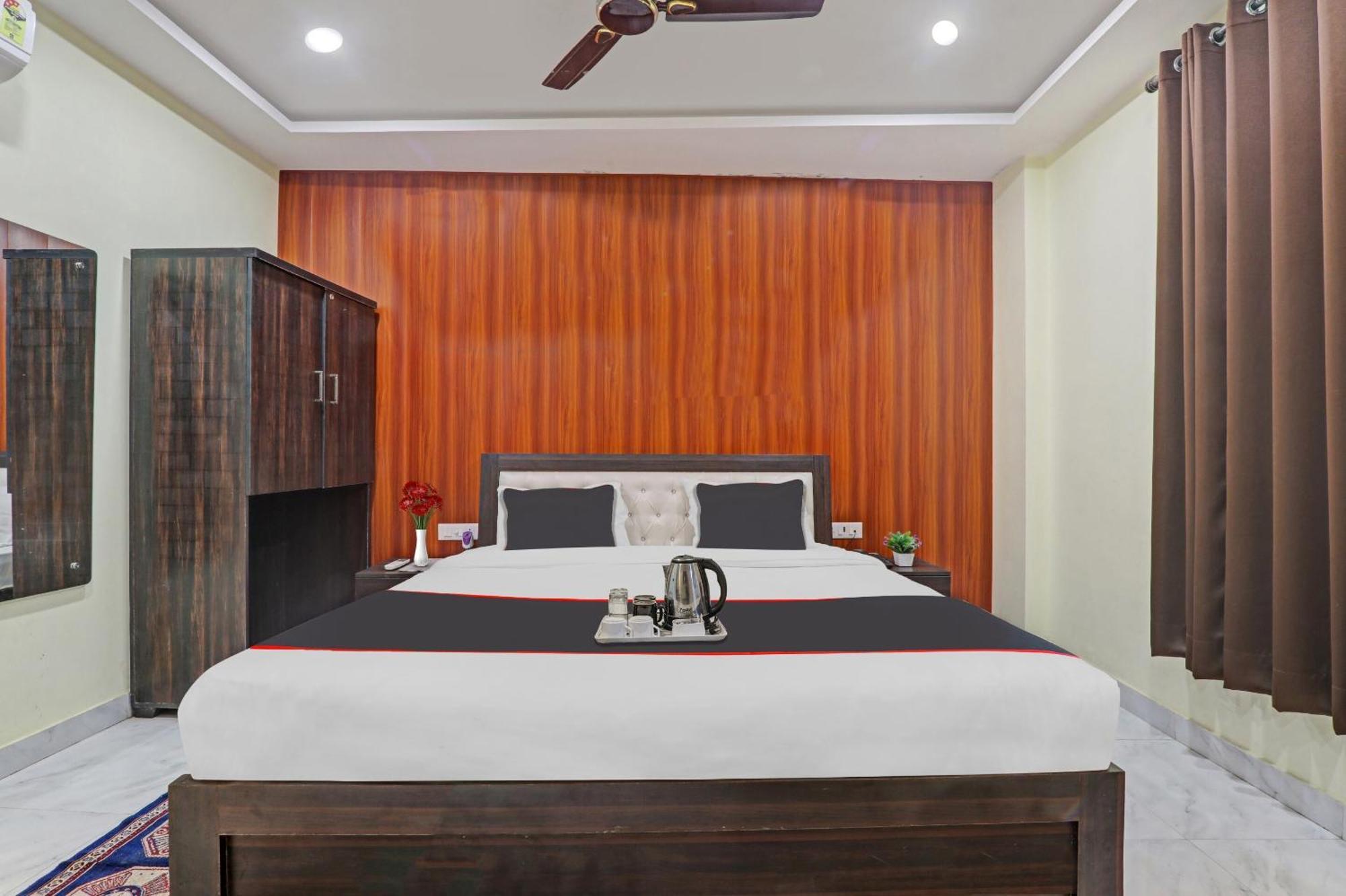 Collection O Srg Hotel Chinhat Exterior photo