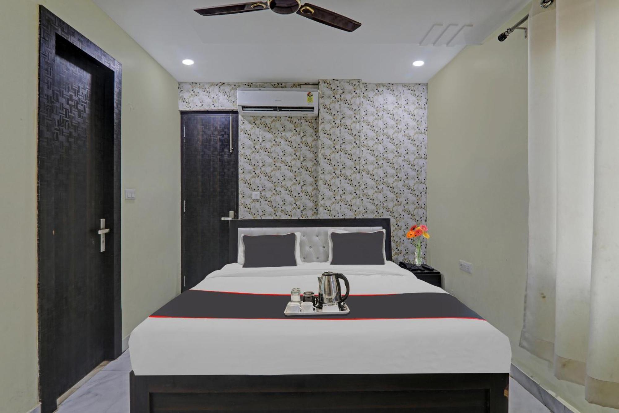 Collection O Srg Hotel Chinhat Exterior photo
